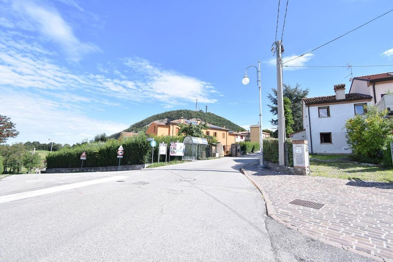 Calaone Wondeful Duplex Apartment Con Parcheggio X4 Baone Kültér fotó